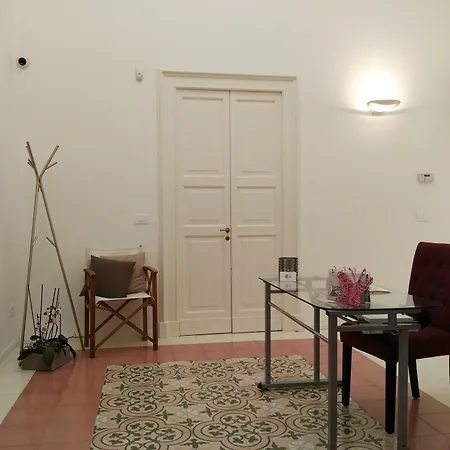 La Casa Gialla Bed and Breakfast Λέτσε