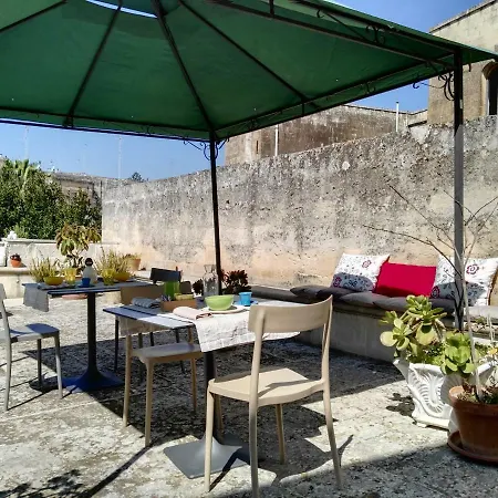 La Casa Gialla Bed & Breakfast 3*