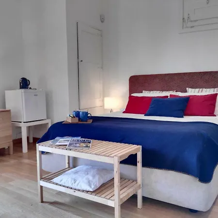 La Casa Gialla 3*