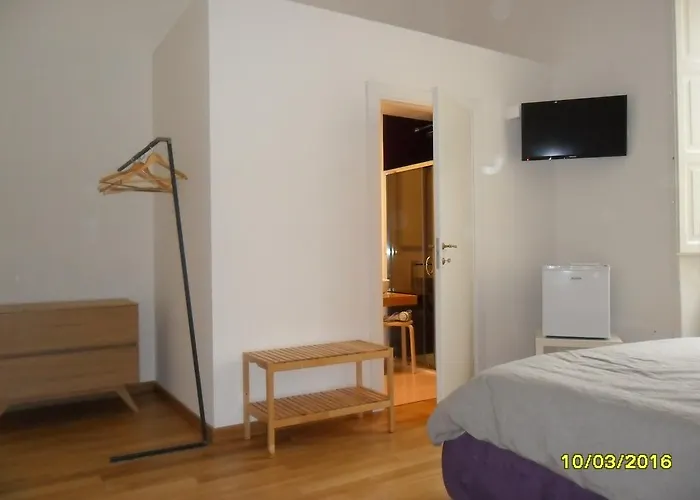 לינה וארוחת בוקר La Casa Gialla לצ'ה